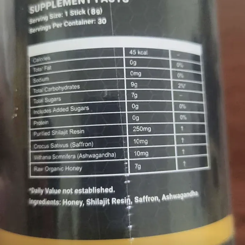 Buyer's photo — the Supplement Facts panel and ingredient list printed on the tub
